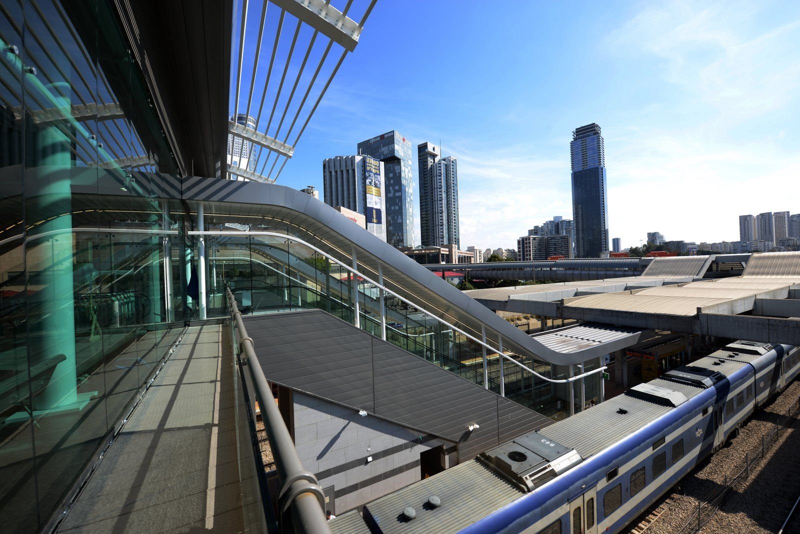 ניהול ופיקוח על הקמת חדר מנהל תחנה ושינוי מערך כרטוס